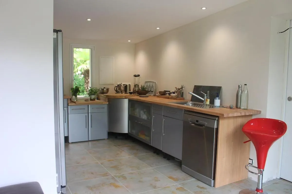 بيت للعطل Entre Terre Et Mer, Guest House Dans Joli Jardin كومْبْري