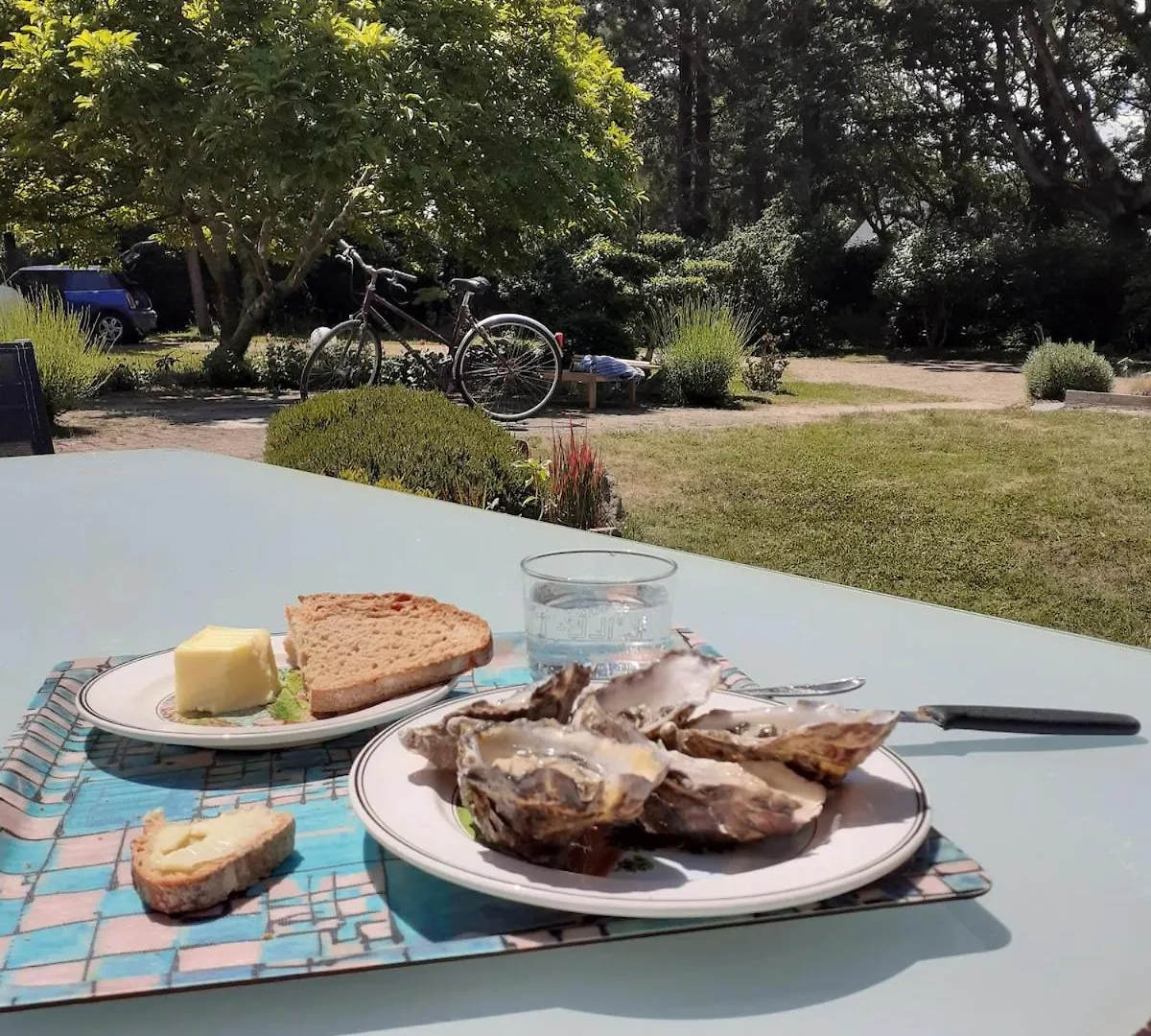 Entre Terre Et Mer, Guest House Dans Joli Jardin كومْبْري بيت للعطل